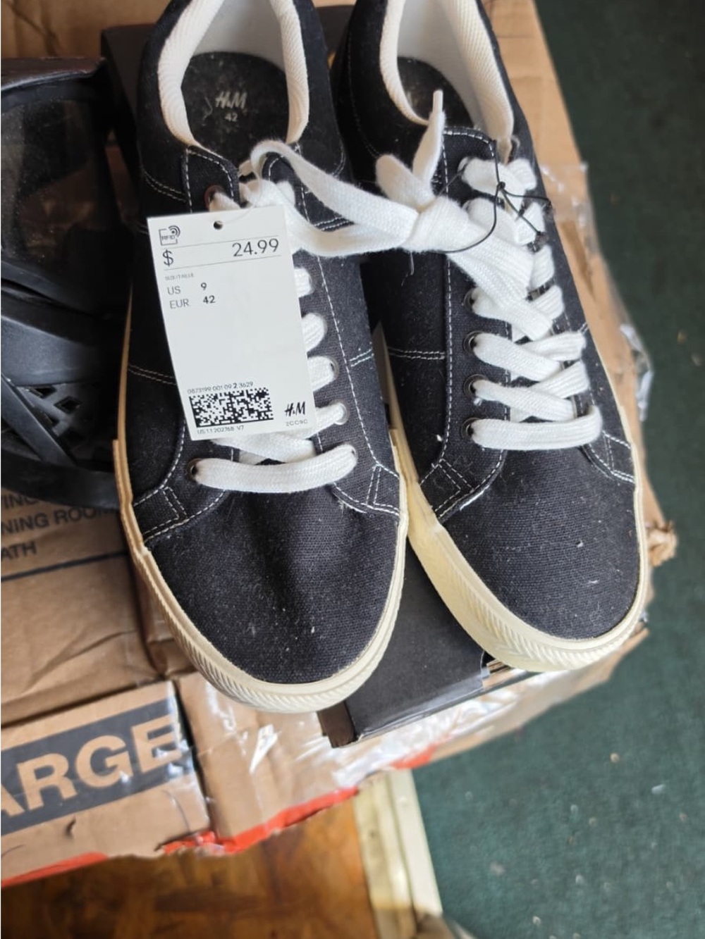 H&M Men’s Black Canvas Low-Top Sneakers with White Laces and Cream Sole
